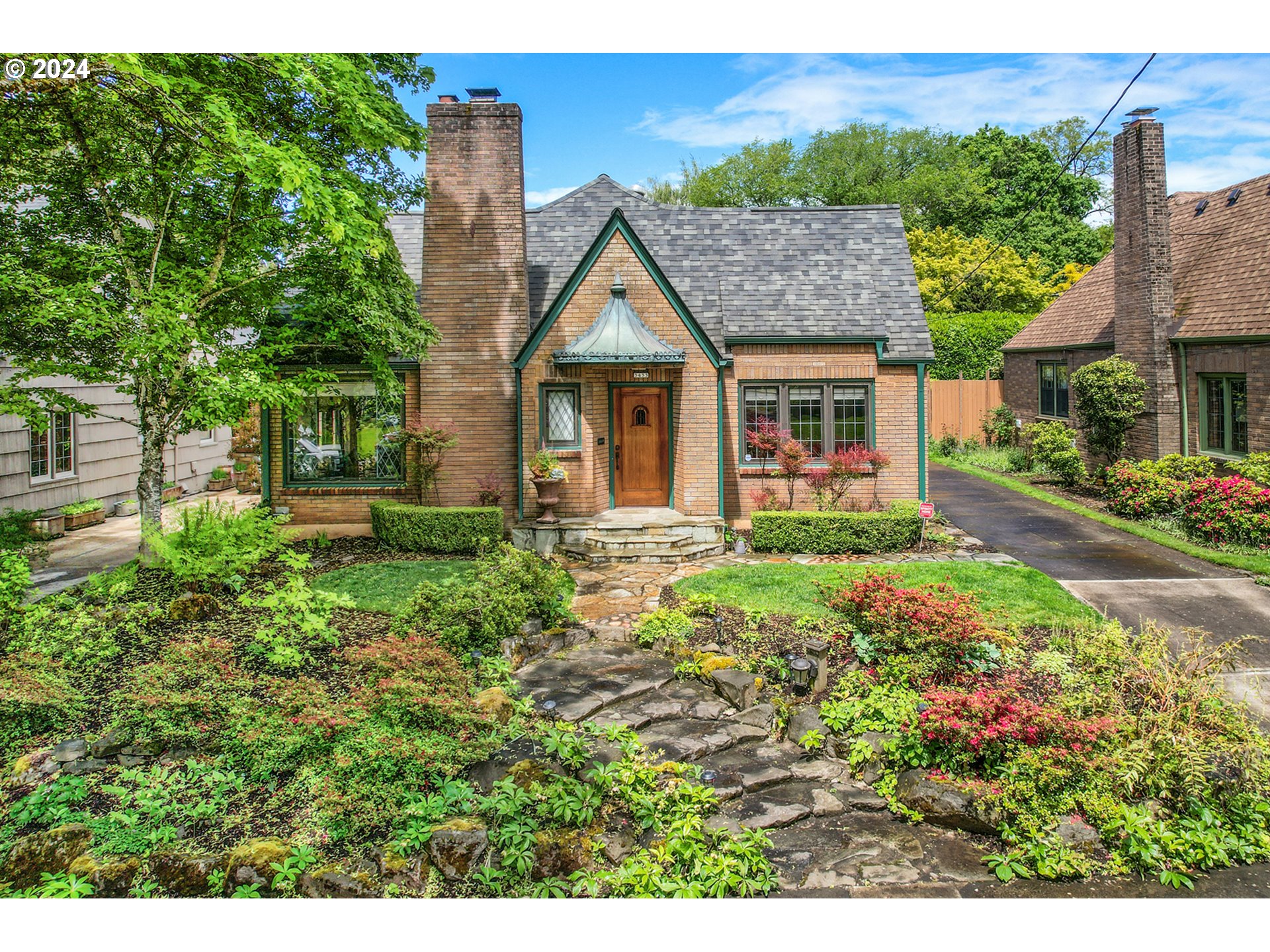 3433 Southeast Henry Street Portland, OR 97202 - Photo 2 of 48 front view of a house with a yard