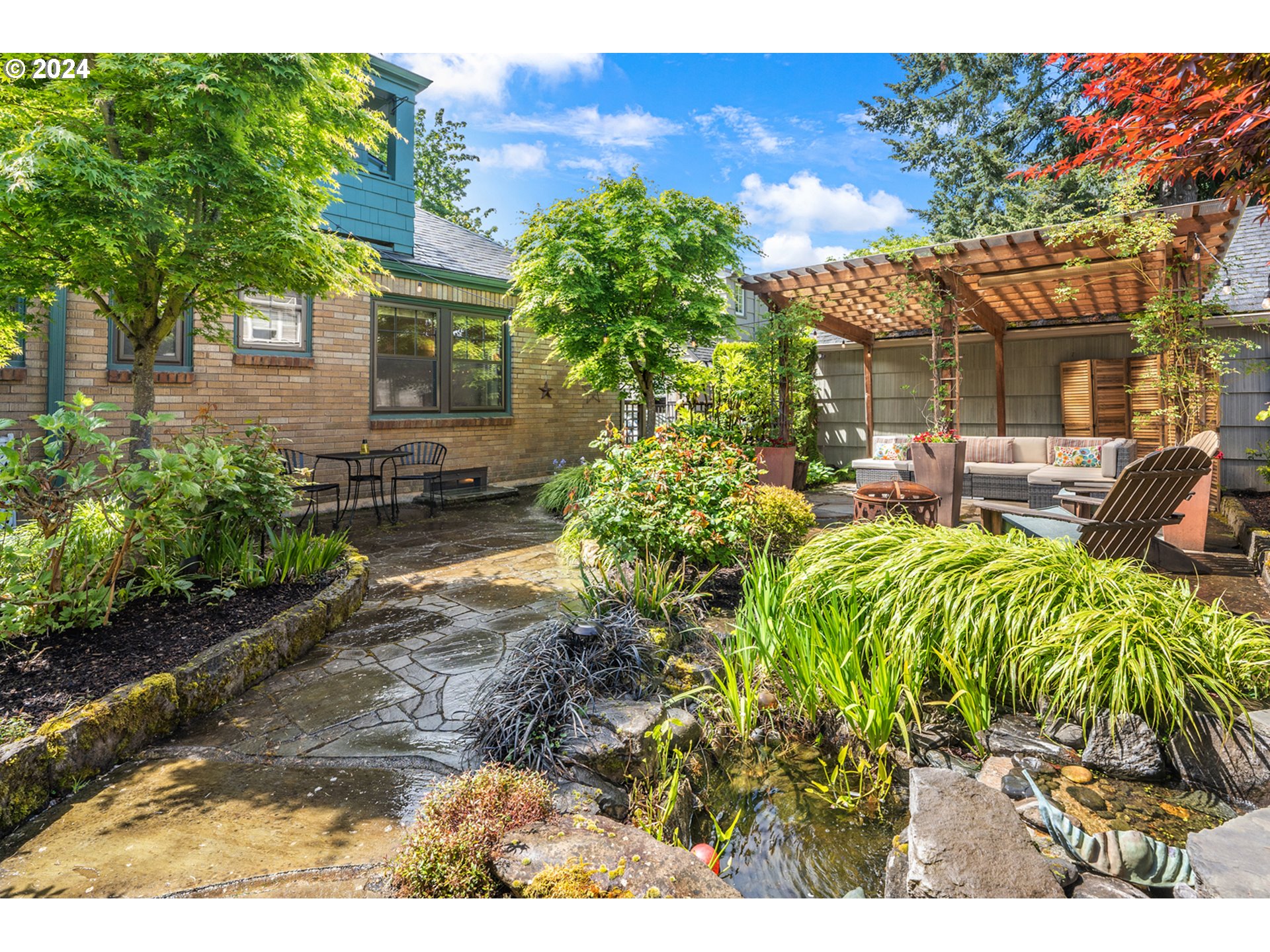 3433 Southeast Henry Street Portland, OR 97202 - Photo 40 of 48 a backyard of a house with lots of green space