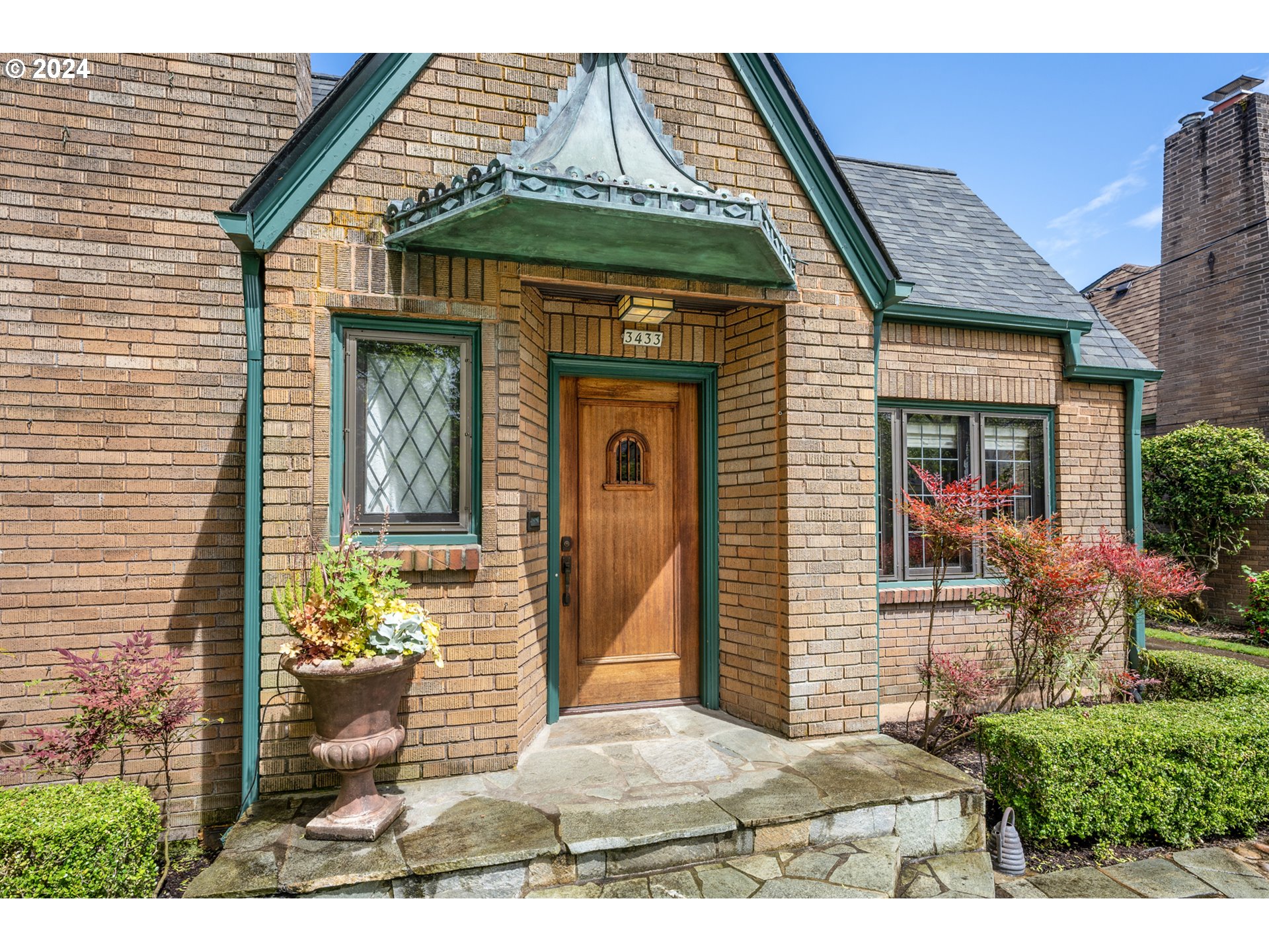 3433 Southeast Henry Street Portland, OR 97202 - Photo 4 of 48 a view of a door of the house