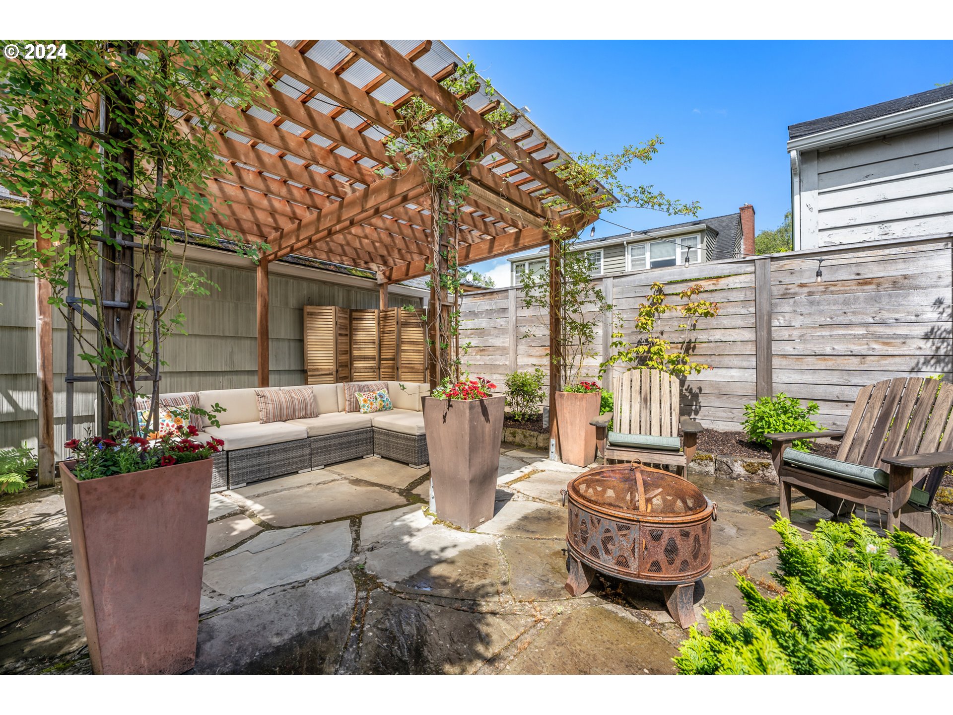 3433 Southeast Henry Street Portland, OR 97202 - Photo 42 of 48 a outdoor living space with furniture and garden view