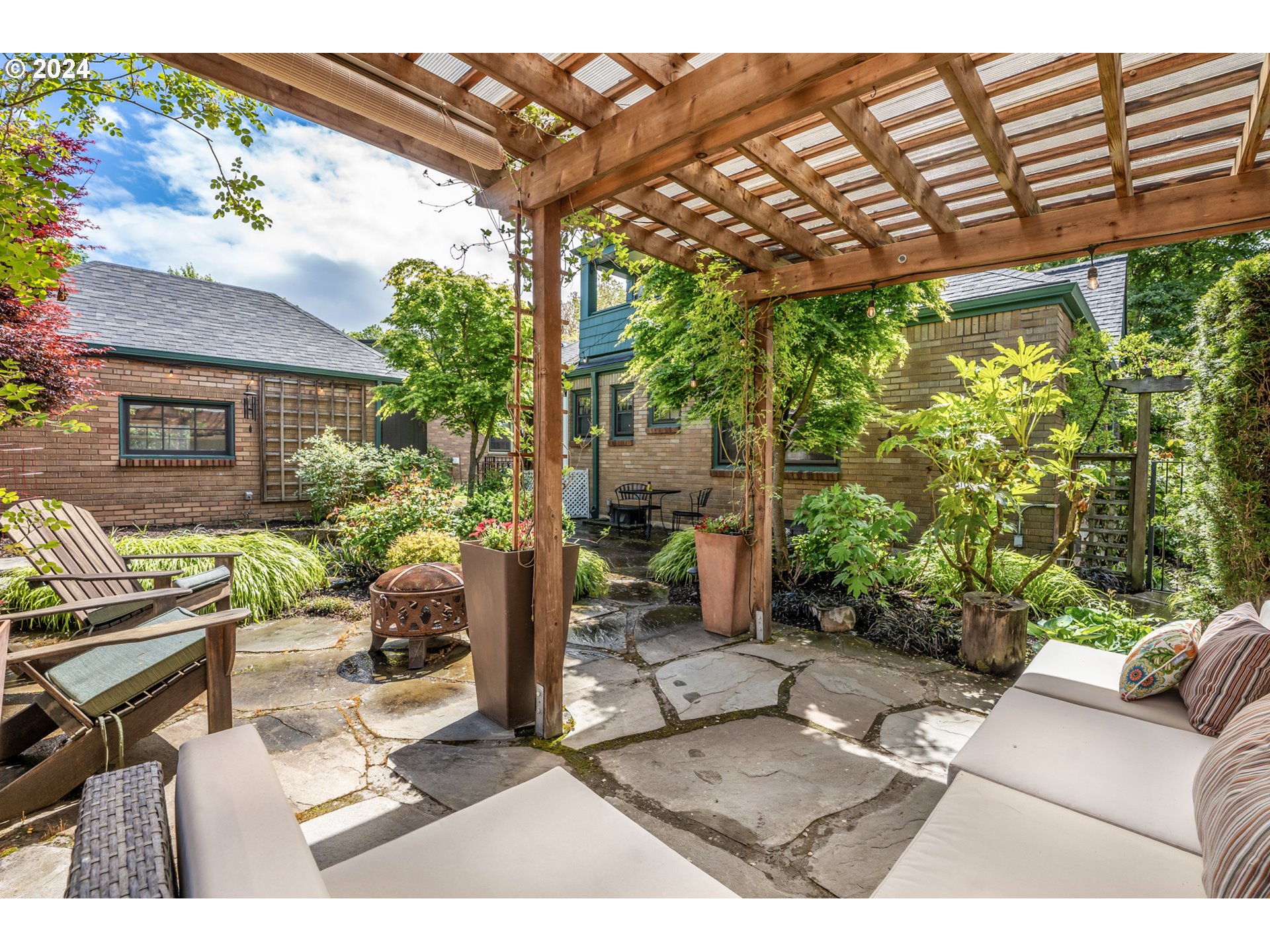 3433 Southeast Henry Street Portland, OR 97202 - Photo 43 of 48 a view of a patio with table and chairs potted plants with wooden floor and seating space