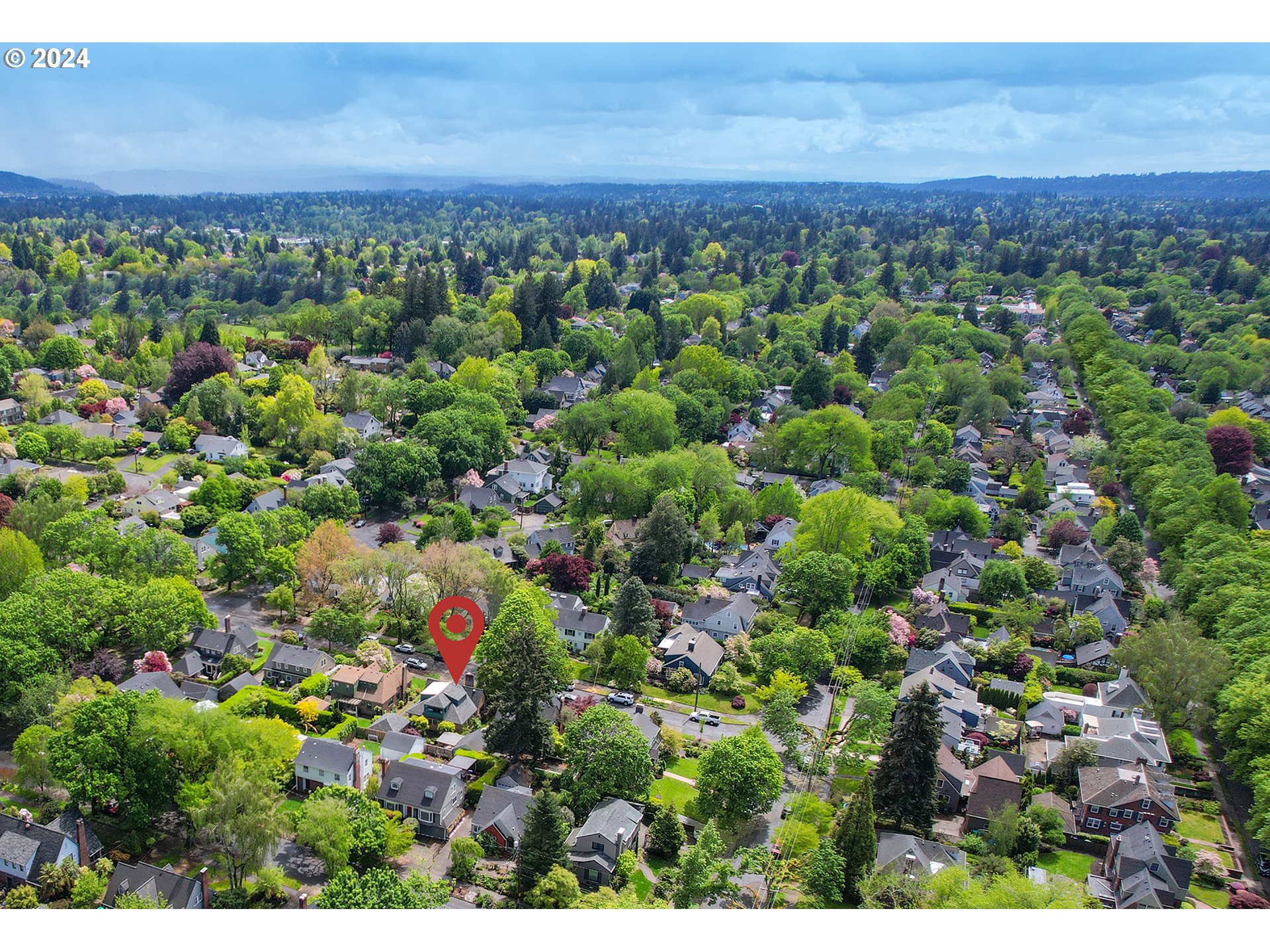 3433 Southeast Henry Street Portland, OR 97202 - Photo 46 of 48 a view of a city with lush green forest