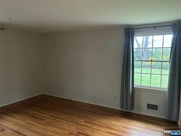 $5,000 | 812 Charnwood Drive, Wyckoff, NJ 07481