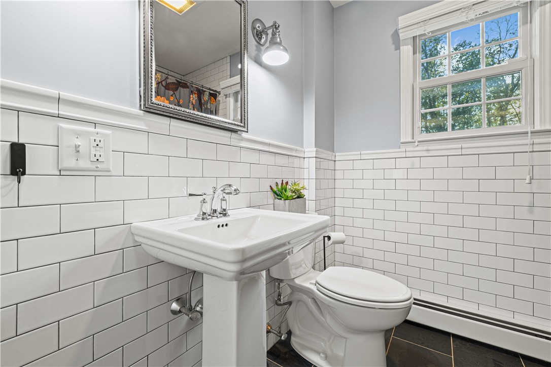 323 Angell Road Lincoln, RI 02865 - Photo 16 of 41 Gallery Image 16
