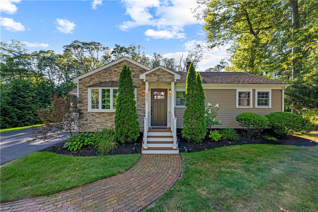 323 Angell Road Lincoln, RI 02865 - Photo 2 of 41 Gallery Image 2
