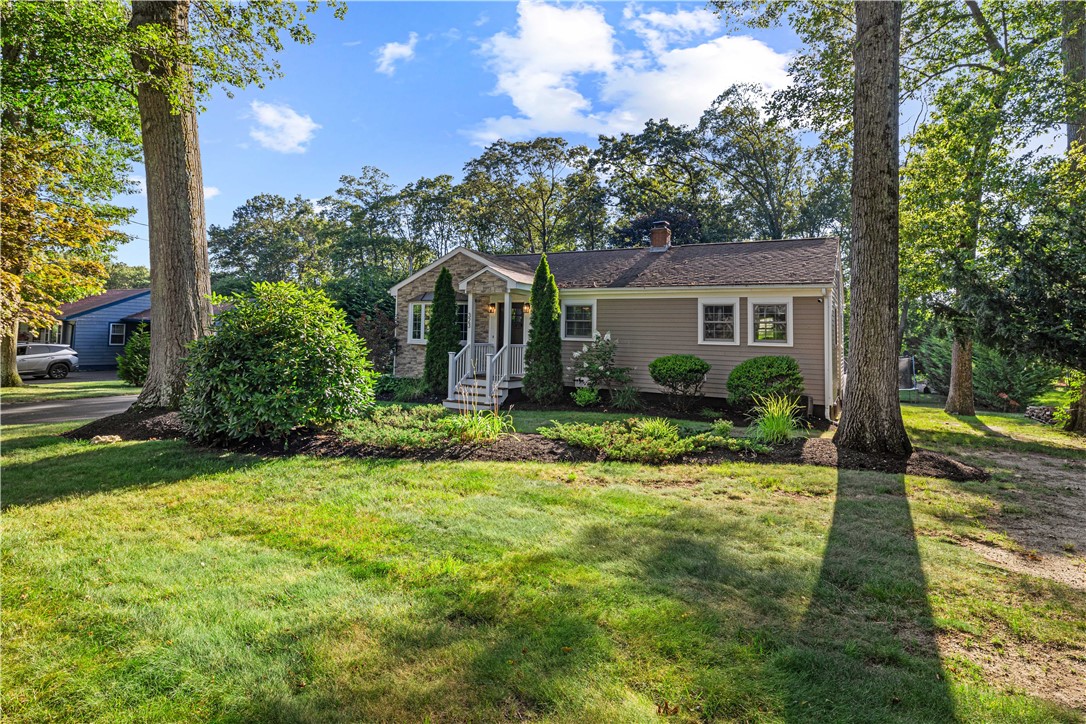 323 Angell Road Lincoln, RI 02865 - Photo 3 of 41 Gallery Image 3