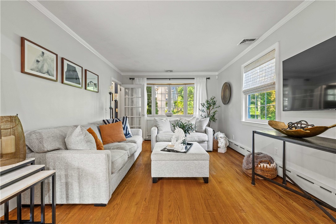323 Angell Road Lincoln, RI 02865 - Photo 5 of 41 Gallery Image 5