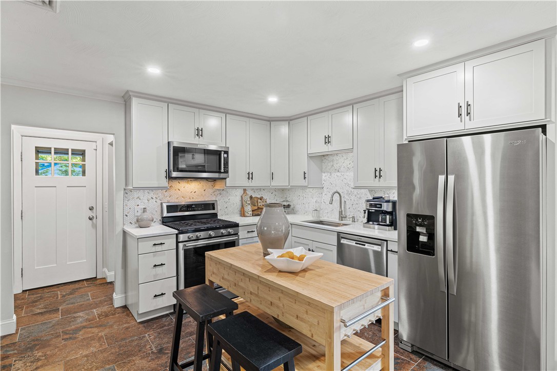 323 Angell Road Lincoln, RI 02865 - Photo 8 of 41 Gallery Image 8