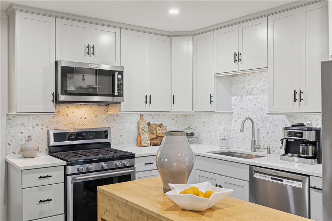 323 Angell Road Lincoln, RI 02865 - Photo 9 of 41 Gallery Image 9