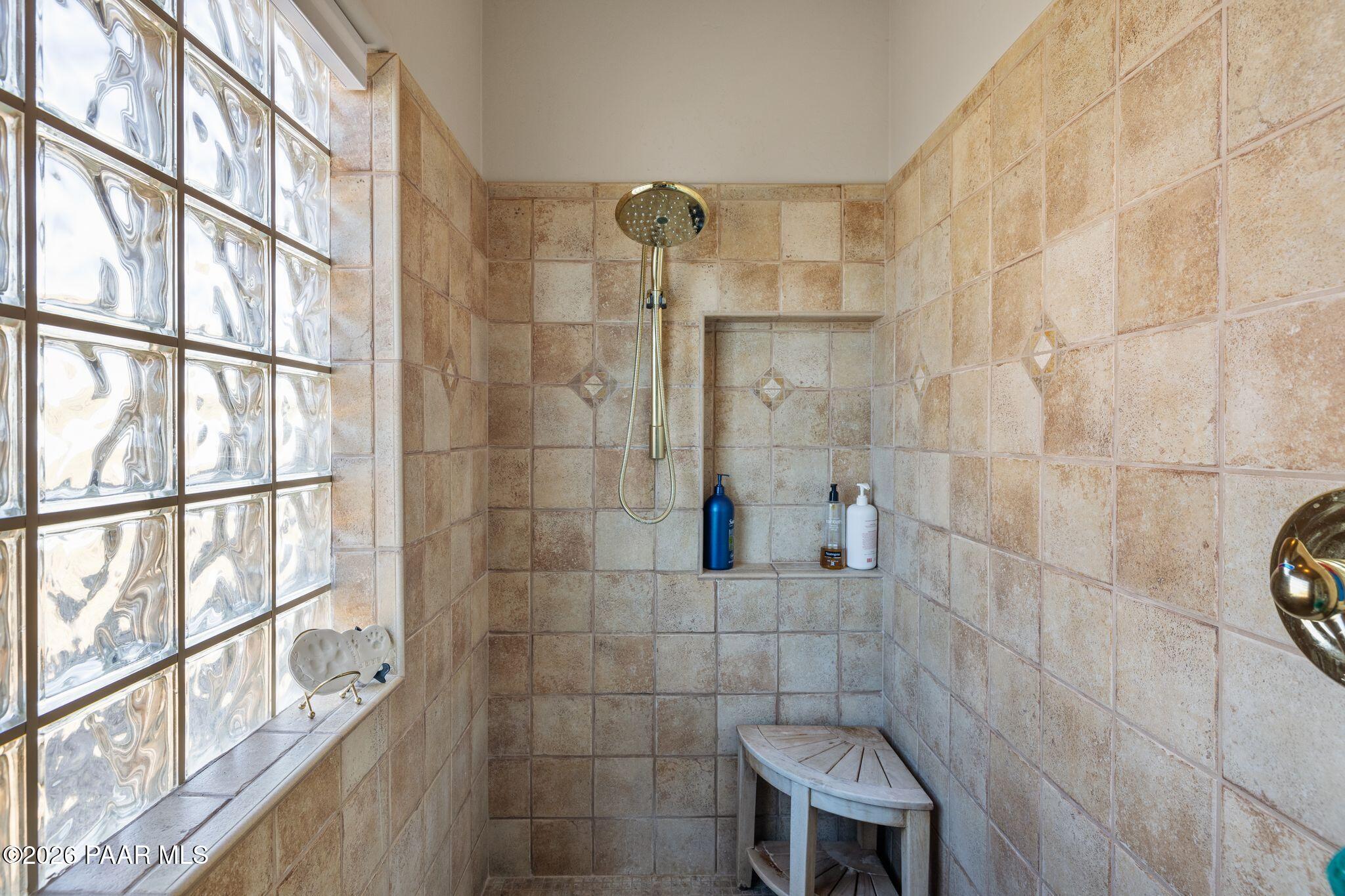 4676 West Tomahawk Ridge Lane Prescott, AZ 86305 - Photo 17 of 37 Primary Bathroom