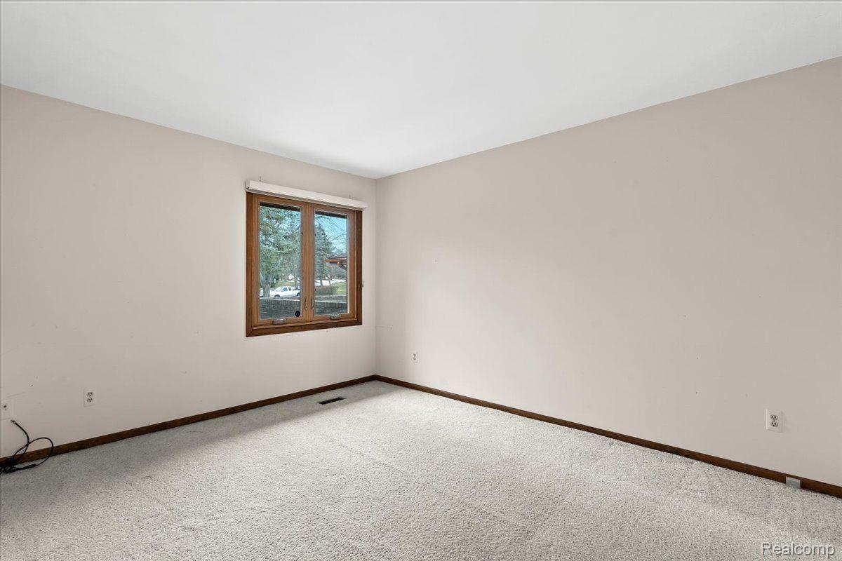 920 GreenView Court Rochester, MI 48307 - Photo 17 of 33 Gallery Image 17