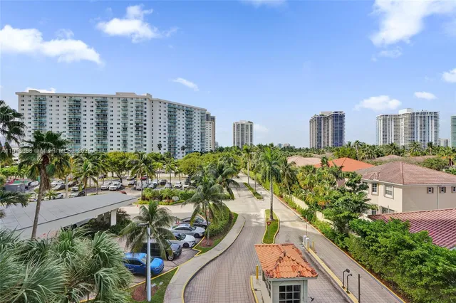 $4,450 | 19370 Collins Avenue, Unit 426, Sunny Isles Beach, FL 33160