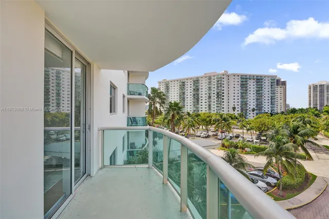 $4,450 | 19370 Collins Avenue, Unit 426, Sunny Isles Beach, FL 33160