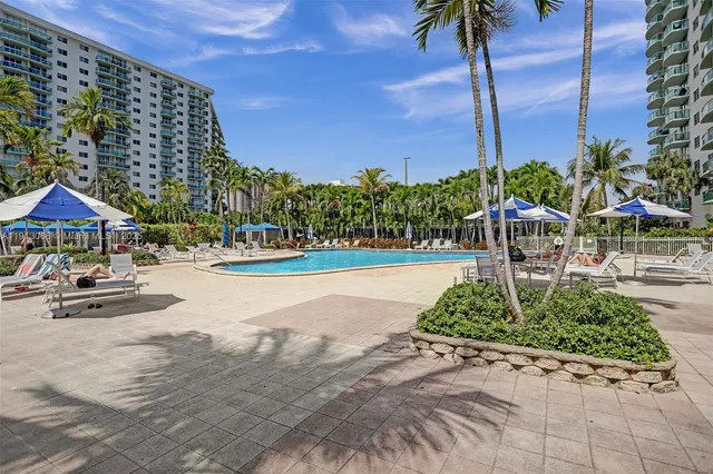$4,450 | 19370 Collins Avenue, Unit 426, Sunny Isles Beach, FL 33160