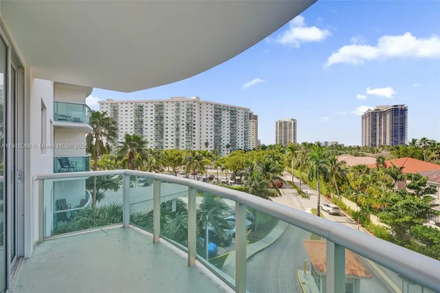 $4,450 | 19370 Collins Avenue, Unit 426, Sunny Isles Beach, FL 33160