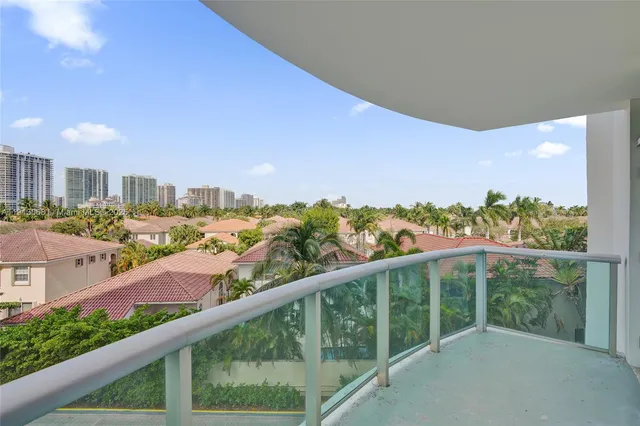 $4,450 | 19370 Collins Avenue, Unit 426, Sunny Isles Beach, FL 33160