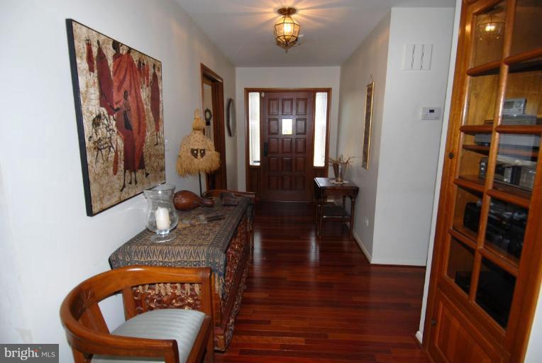 6022 Little Falls Road Arlington, VA 22207 - Photo 2 of 21 Entrance / Foyer
