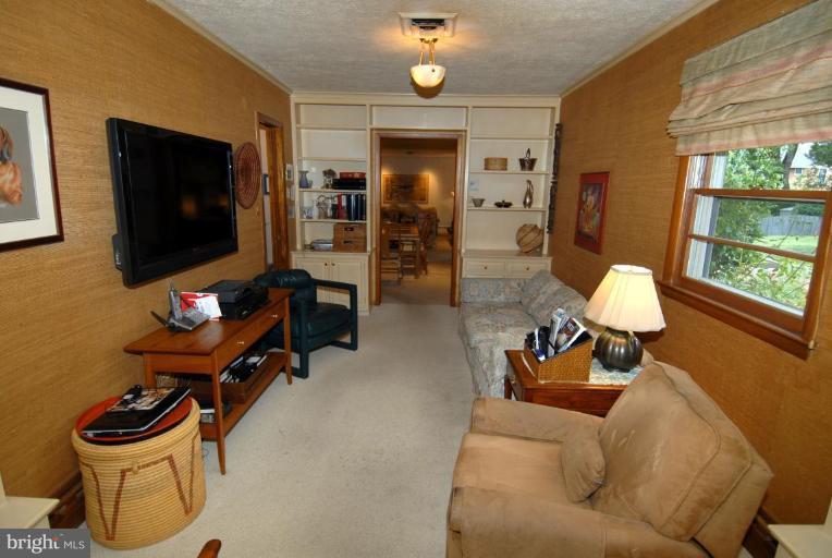 6022 Little Falls Road Arlington, VA 22207 - Photo 12 of 21 Family Room #2