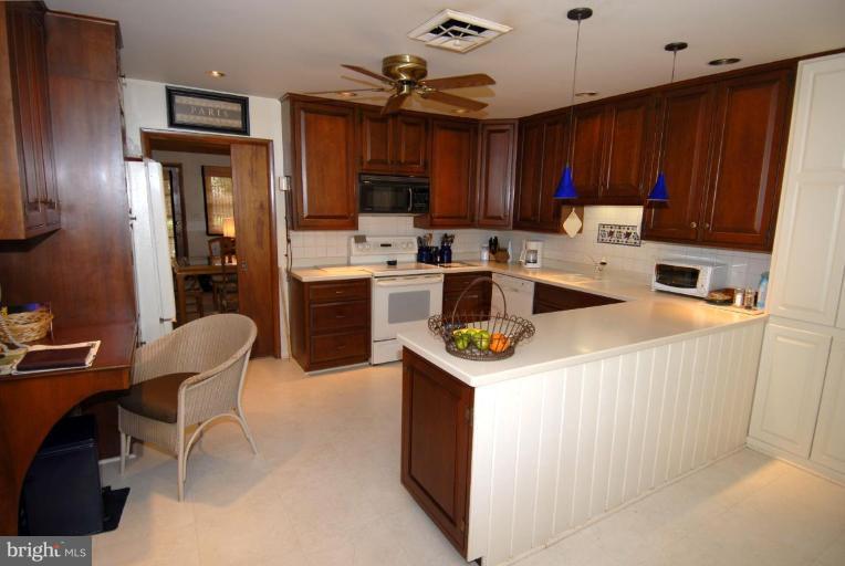 6022 Little Falls Road Arlington, VA 22207 - Photo 9 of 21 Kitchen #2
