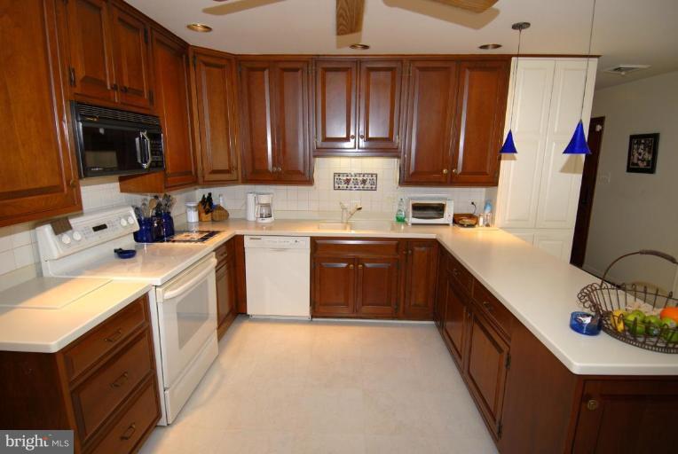 6022 Little Falls Road Arlington, VA 22207 - Photo 10 of 21 Kitchen #3