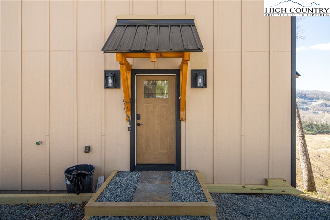330 Maplewood Circle Boone, NC 28607 - Photo 37 of 44 a view of hallway with sitting area