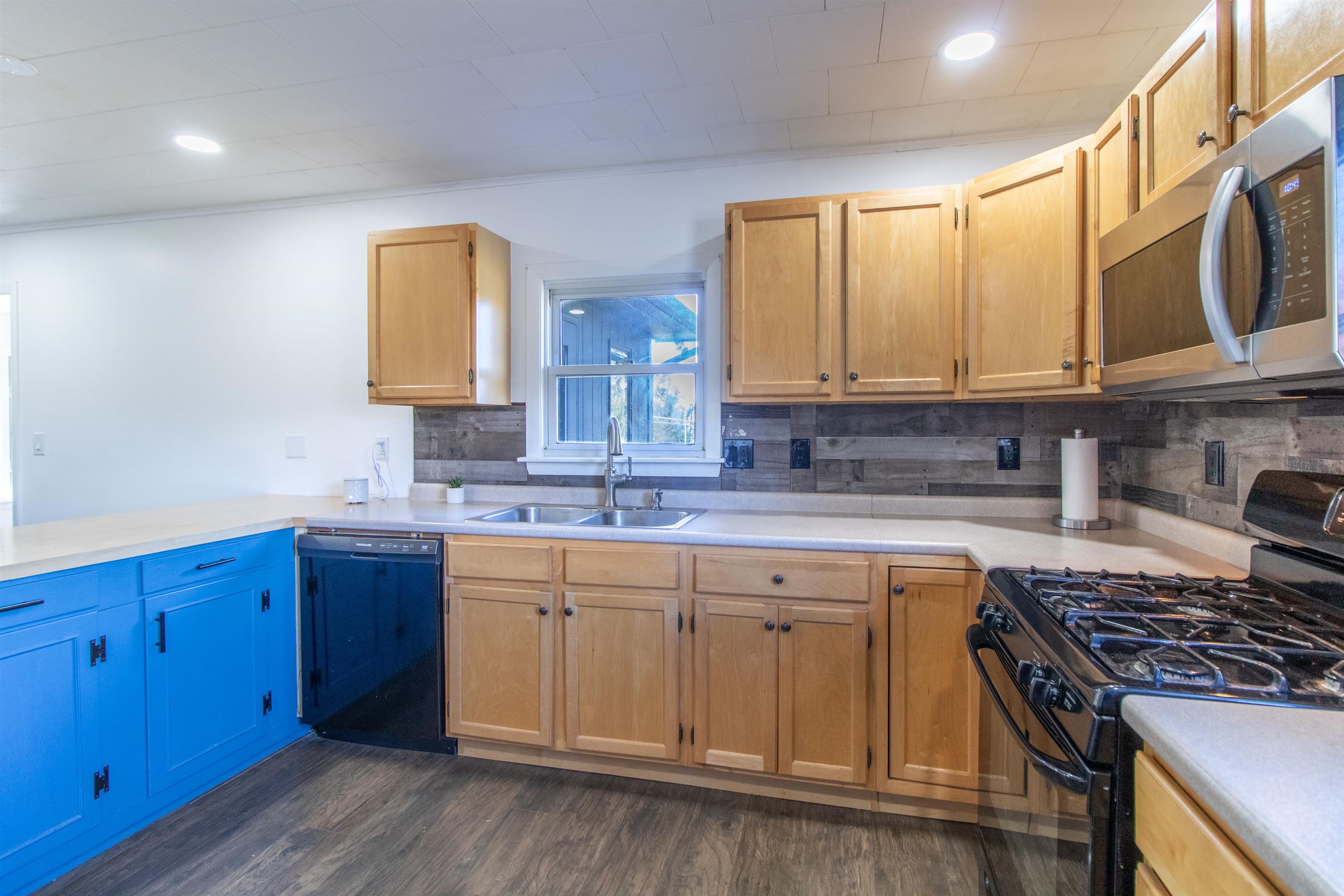 398 Valley Road Morgan, VT 05853 - Photo 7 of 35