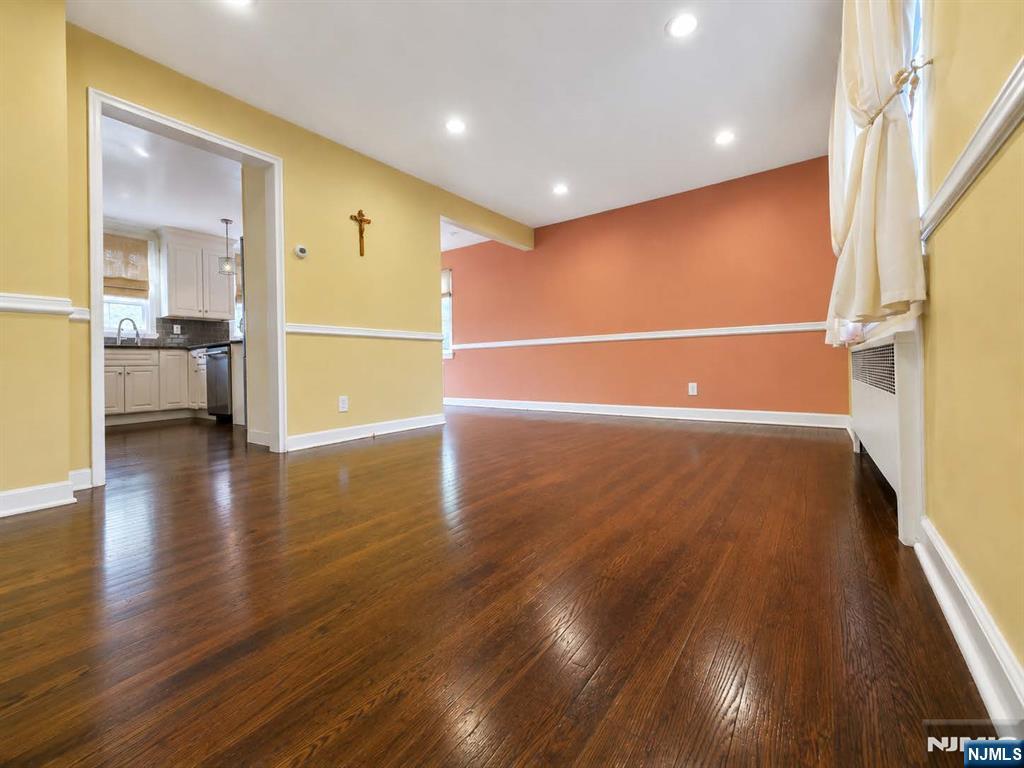 491 Dorchester Road Ridgewood, NJ 07450 - Photo 3 of 15