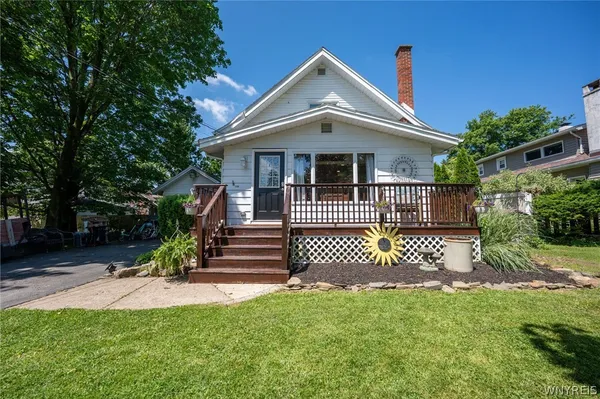 $399,900 | 136 South Lincoln Avenue, Orchard Park, NY 14127