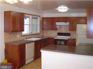 613 Winding Road Hatboro, PA 19040 - Photo 3 of 6