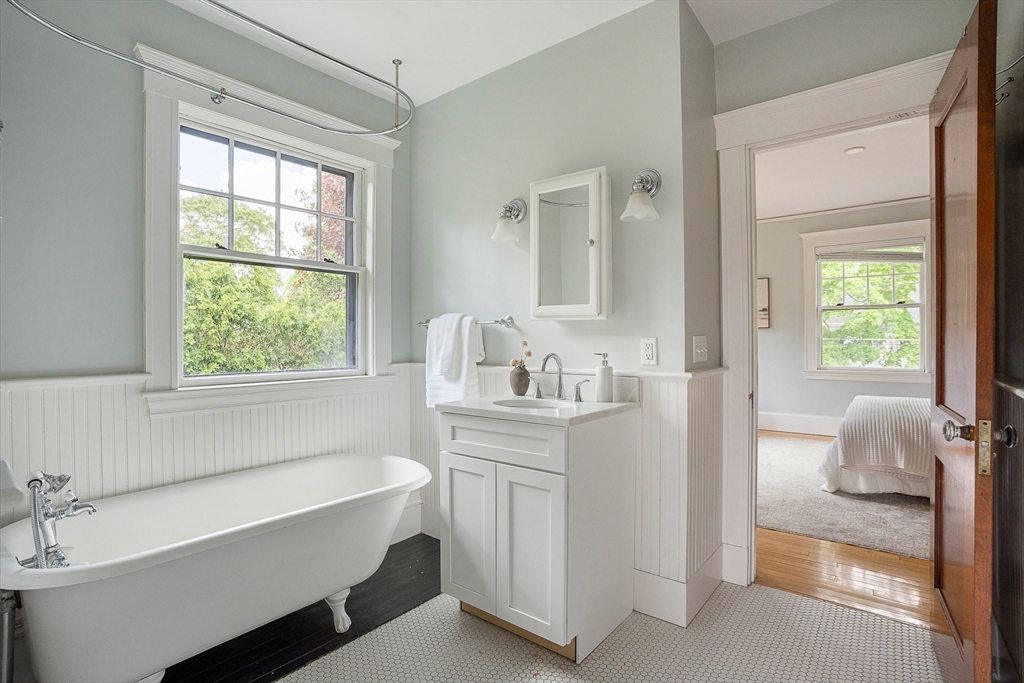 4 Lawrence Street Winchester, MA 01890 - Photo 15 of 40