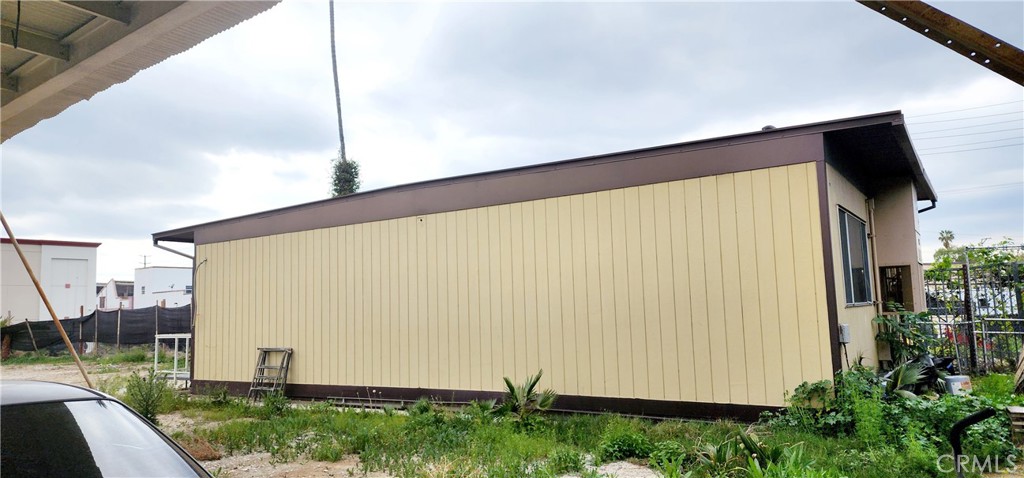 3130 1st Street, Unit 2 Riverside, CA 92507 - Photo 25 of 74 THIS MODULAR NEEDS TO BE REMOVED.