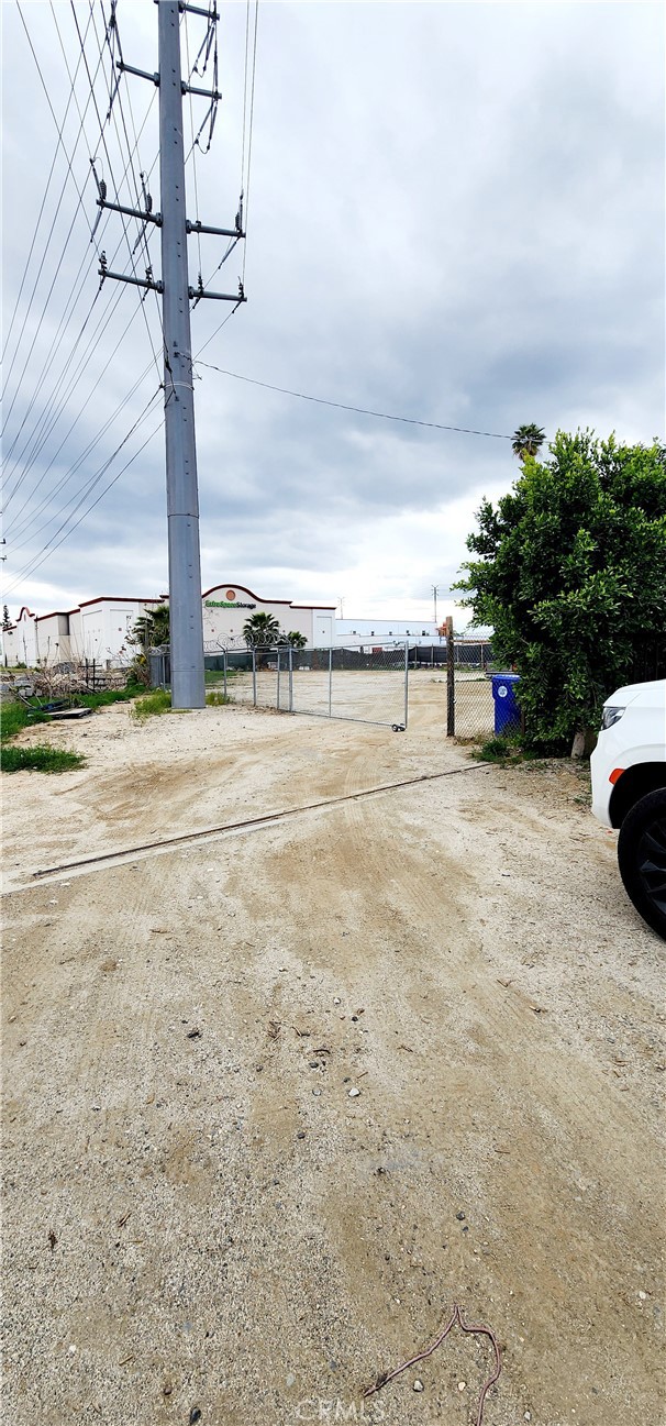 3130 1st Street, Unit 2 Riverside, CA 92507 - Photo 5 of 74 WIDE EASEMENT TO THE BACK GATE