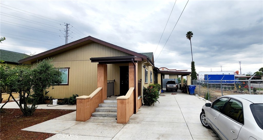 3130 1st Street, Unit 2 Riverside, CA 92507 - Photo 7 of 74 3130 1st ST LONG DRIVEWAY AND CARPORT