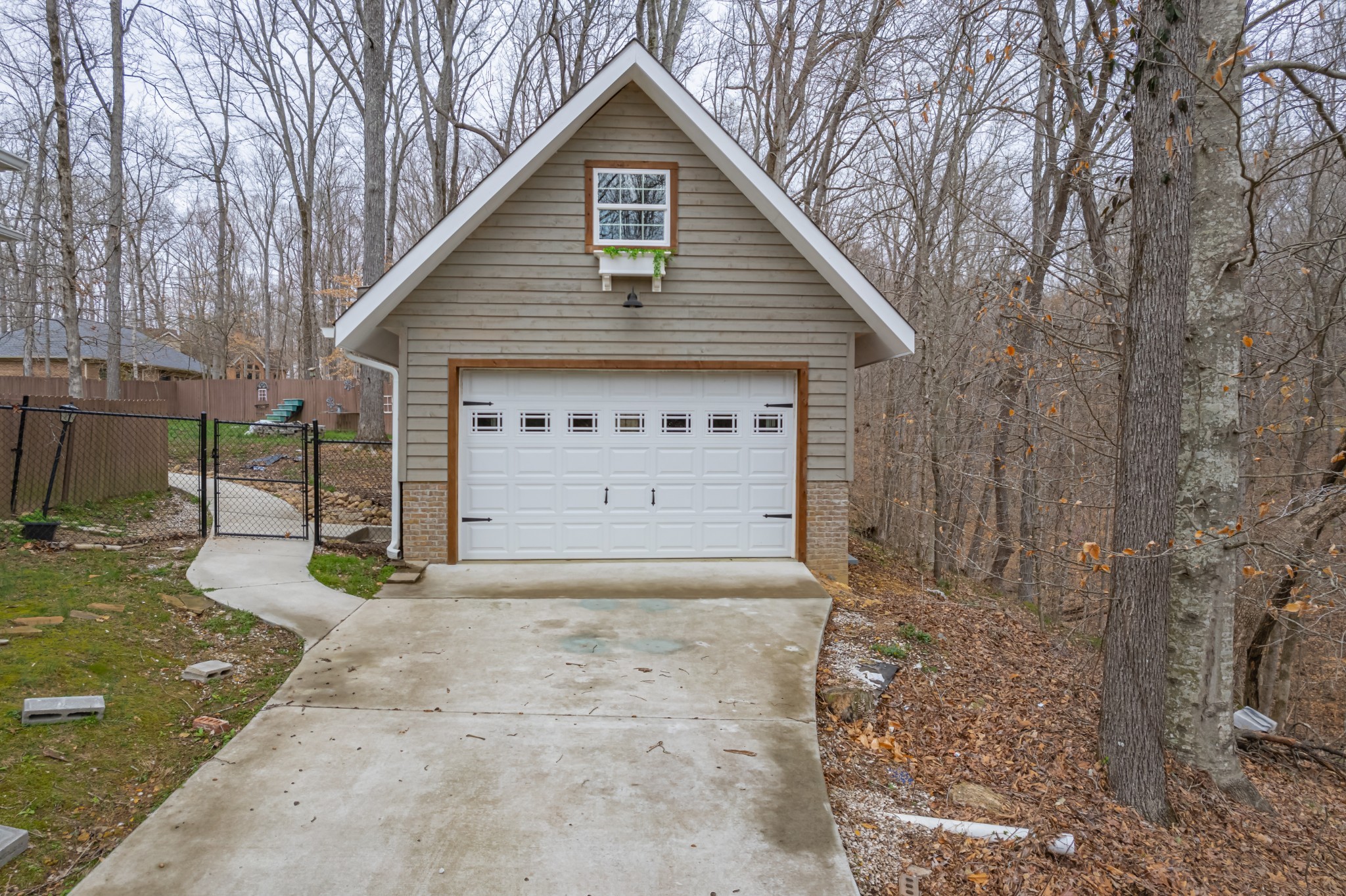 550 Laurel Crown Road Manchester, TN 37355 - Photo 2 of 87 a view of a small house
