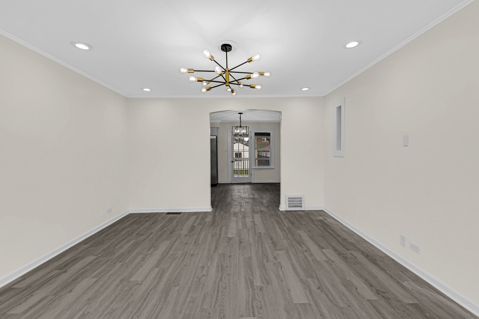 10048 South Rhodes Avenue Chicago, IL 60628 - Photo 7 of 32 Gallery Image 7