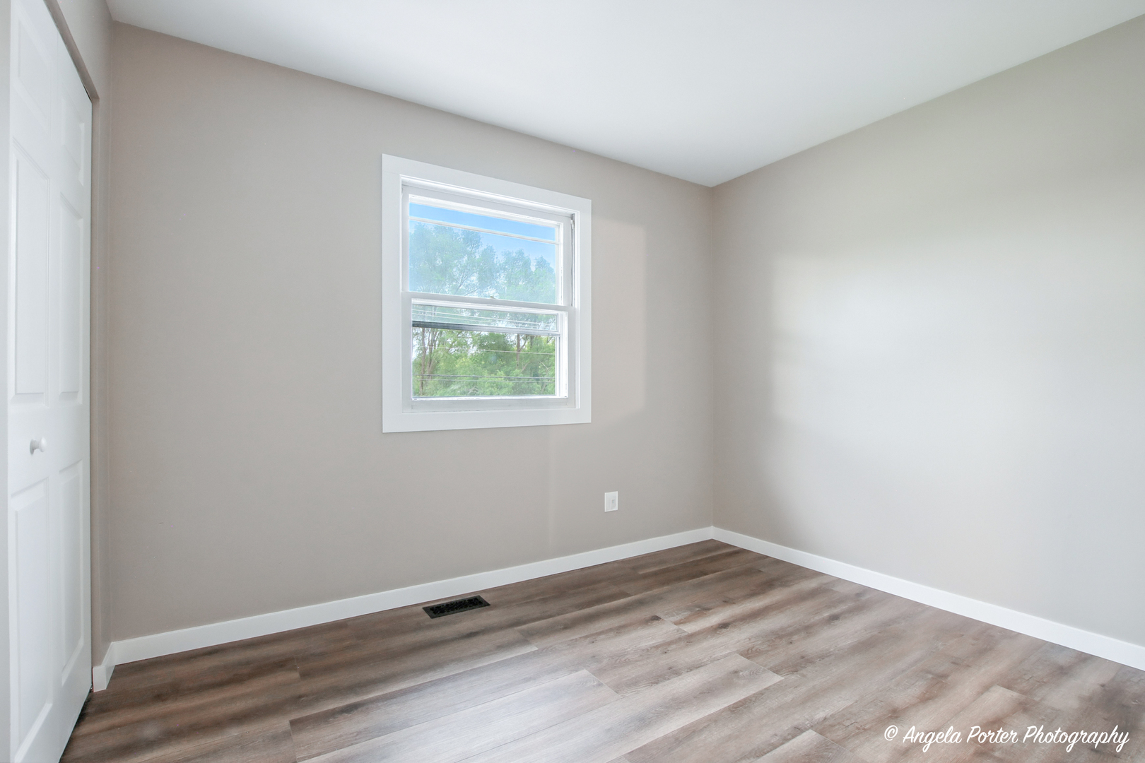 4117 North Johnsburg Road Johnsburg, IL 60051 - Photo 17 of 25 an empty room with a window