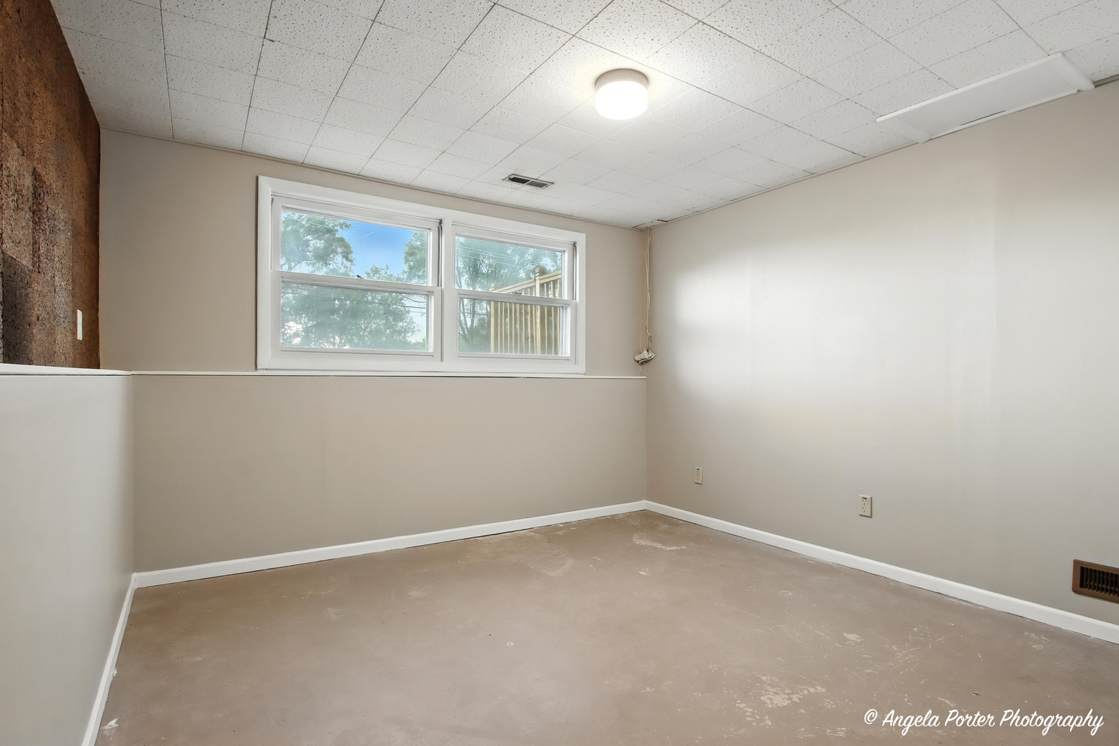 4117 North Johnsburg Road Johnsburg, IL 60051 - Photo 20 of 25 an empty room with a window