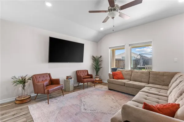 $2,600 | 1205 Carnaby Street, Corpus Christi, TX 78415
