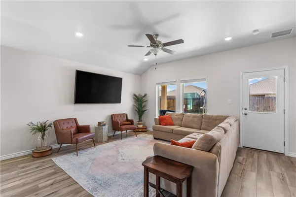 $2,600 | 1205 Carnaby Street, Corpus Christi, TX 78415