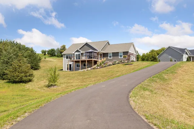 $650,000 | 708 Mojo Trail, Hudson, WI 54016