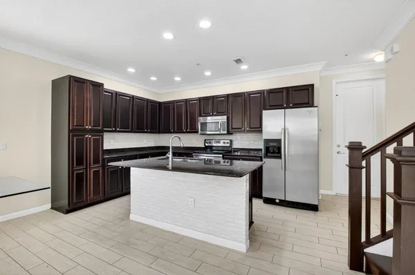 $5,000 | 4920 Northwest 15th Avenue, Boca Raton, FL 33431