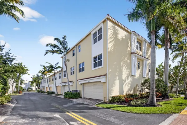 $5,000 | 4920 Northwest 15th Avenue, Boca Raton, FL 33431