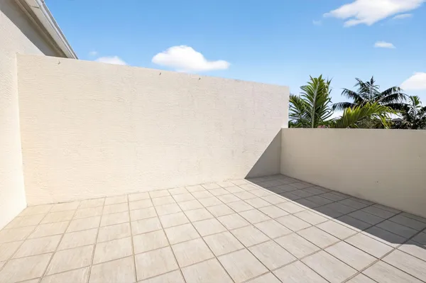 $5,000 | 4920 Northwest 15th Avenue, Boca Raton, FL 33431