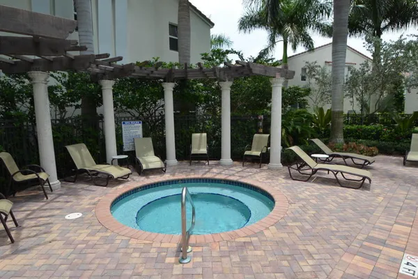 $5,000 | 4920 Northwest 15th Avenue, Boca Raton, FL 33431