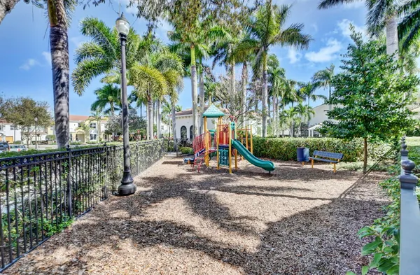 $5,000 | 4920 Northwest 15th Avenue, Boca Raton, FL 33431