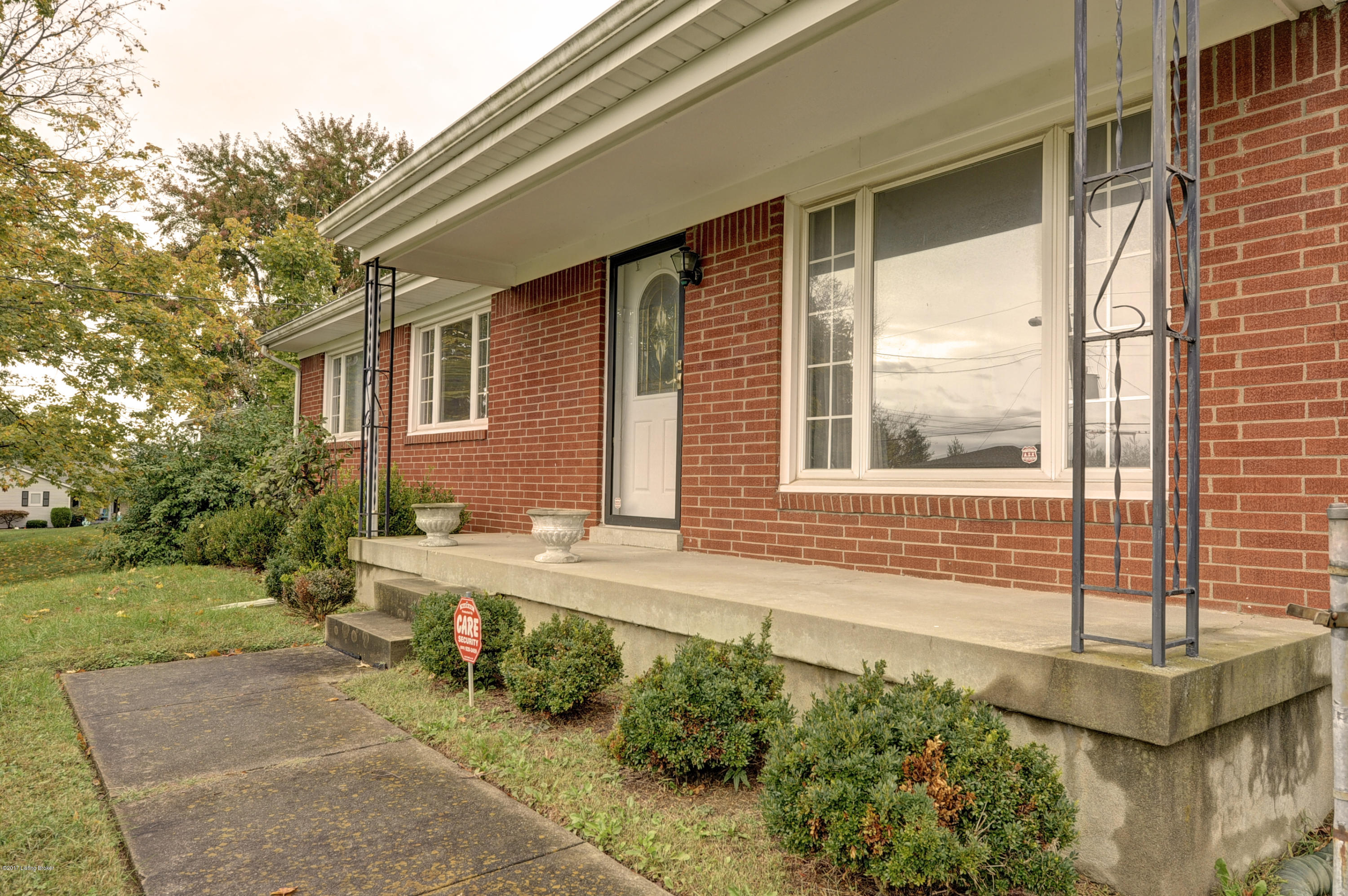 8103 Florist Road Louisville, KY 40228 - Photo 15 of 17 porch view
