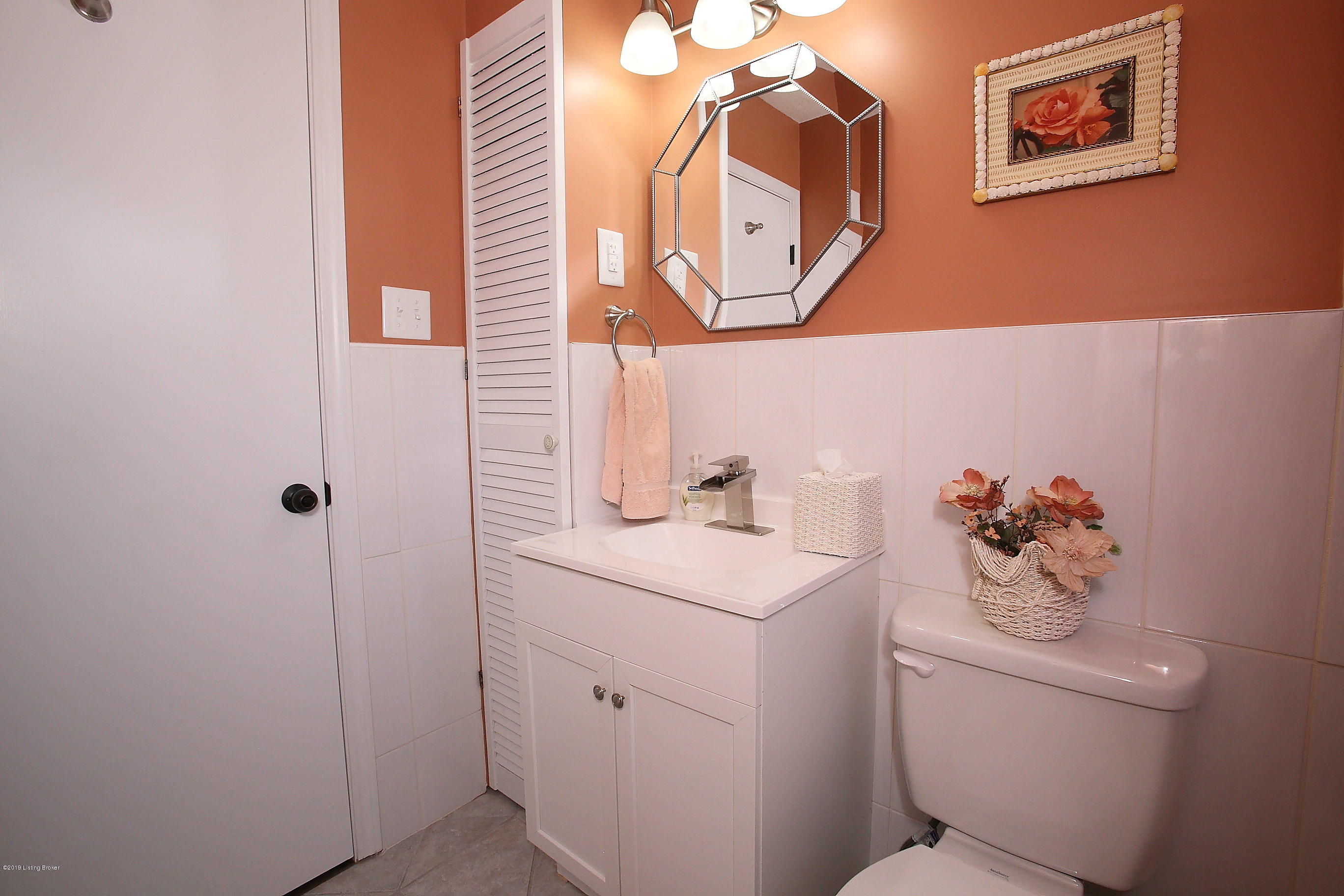 3801 Atlas Road Louisville, KY 40229 - Photo 29 of 35 Full Bath