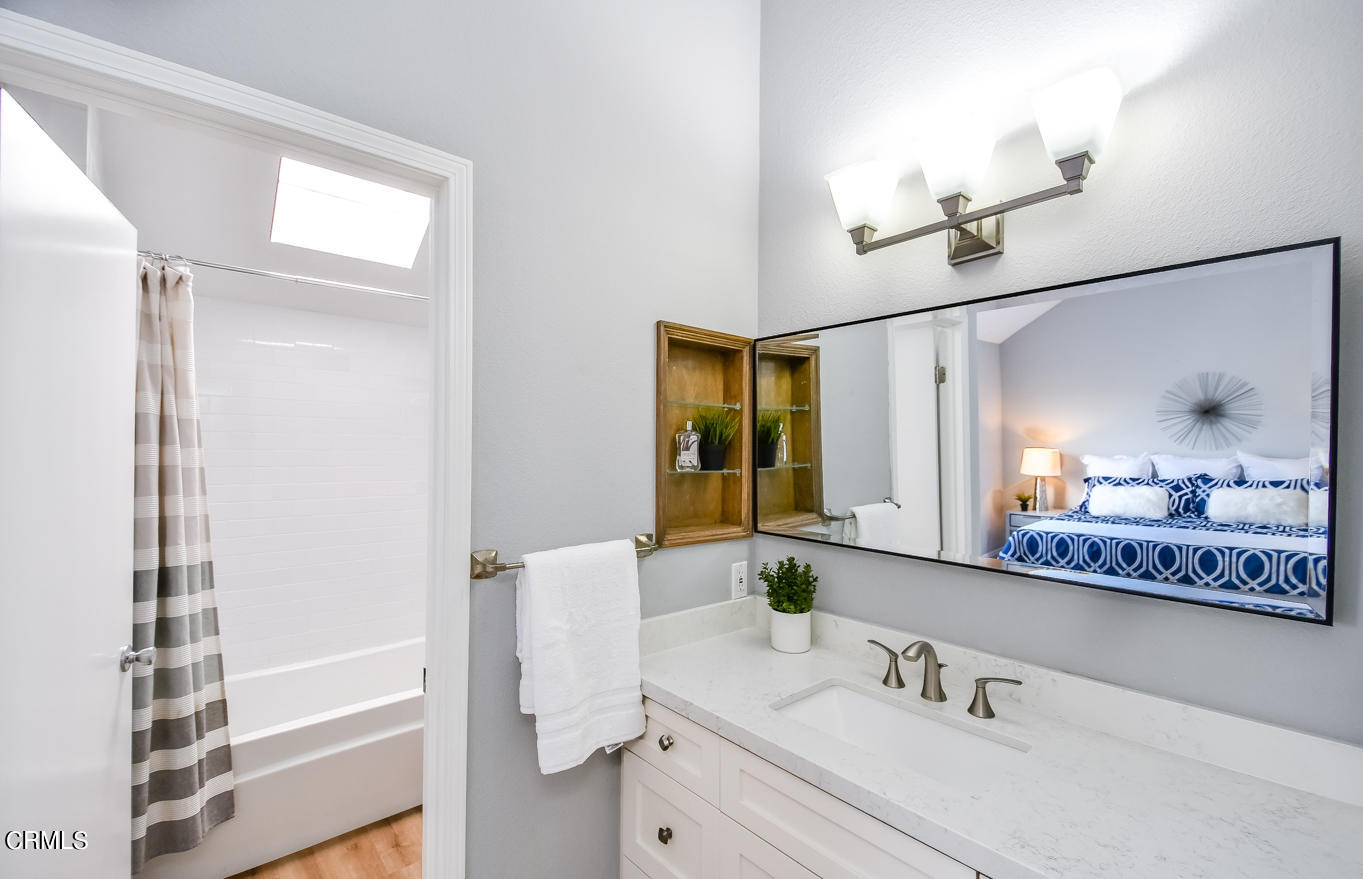 249 Alpine Street, Unit 53 Pasadena, CA 91106 - Photo 25 of 33 a bathroom with a bathtub a sink and a mirror