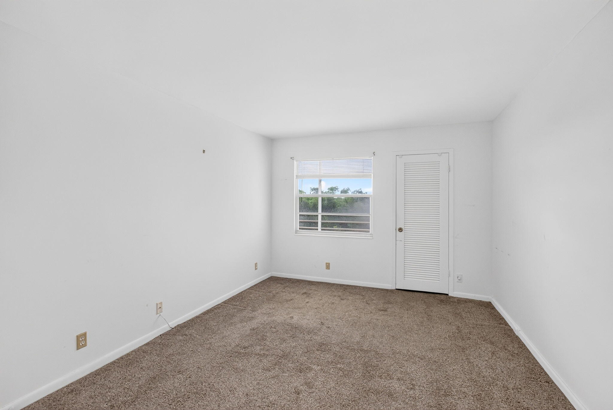 4039 Hythe A Boca Raton, FL 33434 - Photo 13 of 108 31-web-or-mls-DSC_4002
