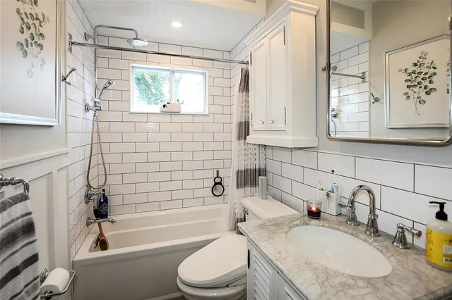 $849,888 | 8 Dumond Place, Glen Head, NY 11545